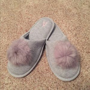 Victoria Secret Pom pom slipper medium